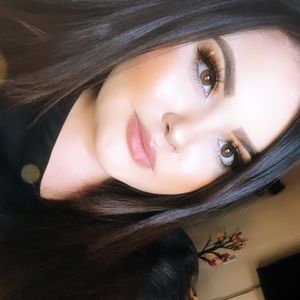 Meet your Posher, Leticia